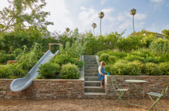 Lu - La Studios Slide